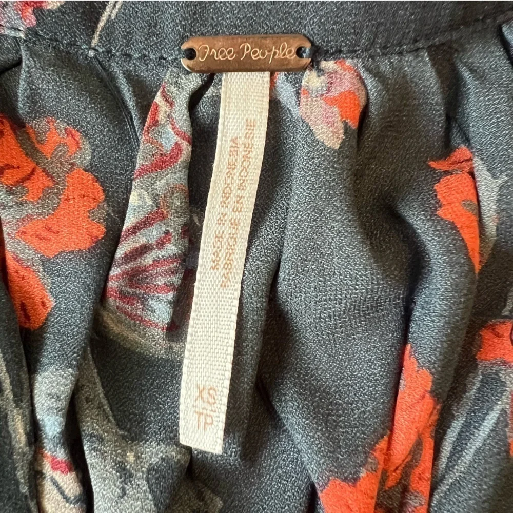 2/$30 Free People Boho So Fine Smocked Floral Long Sleeve Tunic Top SZ XS